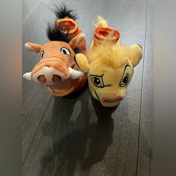 The Lion King slippers Toddler, toddler size 7/8 - Picture 2 of 3